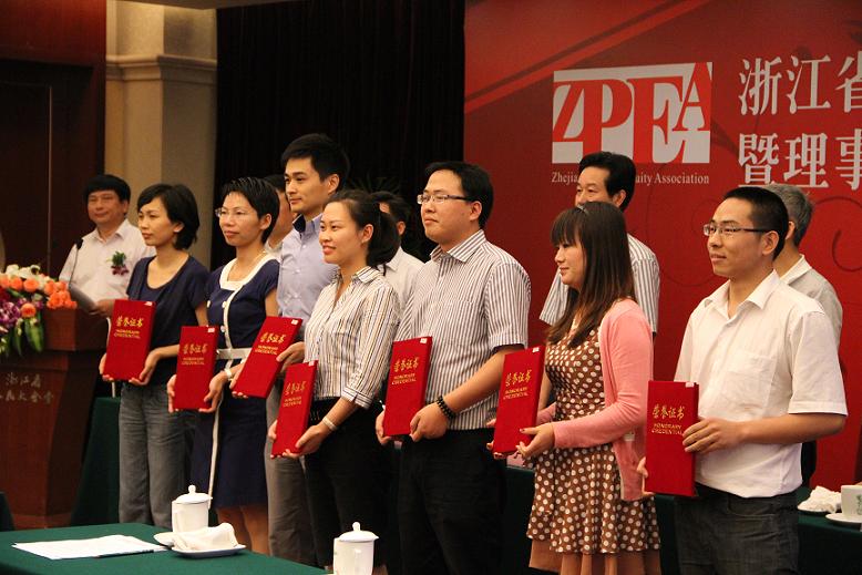 公司在省股權(quán)投資行業(yè)協(xié)會年度會議上喜獲三項殊榮 公司在省股權(quán)投資行業(yè)協(xié)會年度會議上喜獲三項殊榮